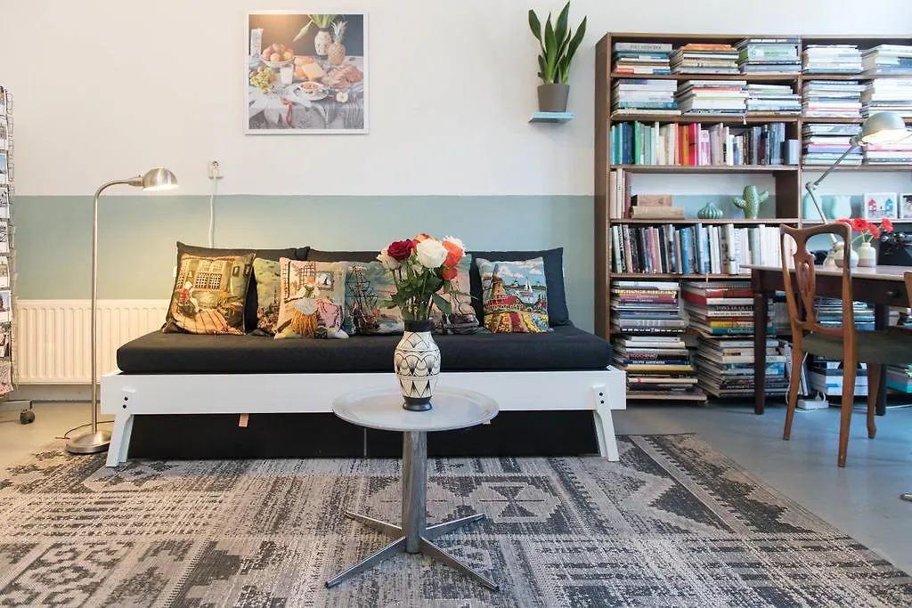 Authentic West Apartment Amsterdam Bed & Breakfast